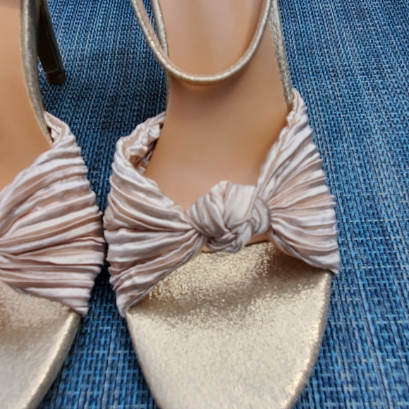 Bow Knot Shimmery Champagne Dress Pumps / Heels w Open Toe - Picture 3 of 9
